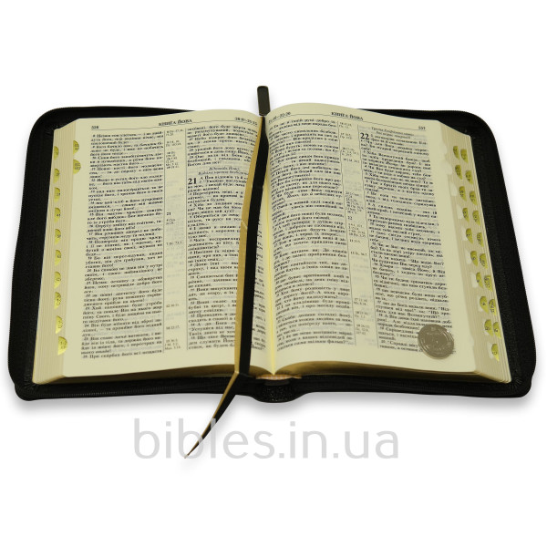 Библия Огиенко, натуральная козья кожа, чорная, застежка, индексы, 14х19,5 см.